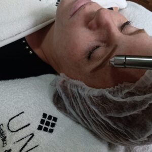 Peeling de diamante com máscara de colágeno
