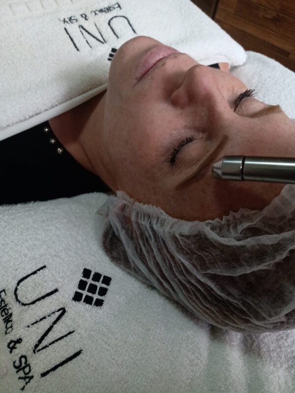 Peeling de diamante com máscara de colágeno