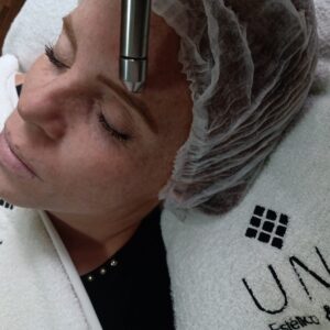 Peeling de diamante com máscara de colágeno