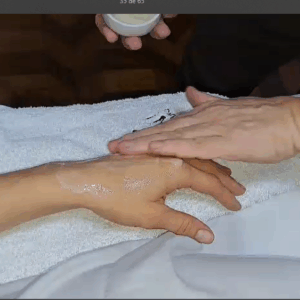Hidratação profunda aromática de pés e mãos