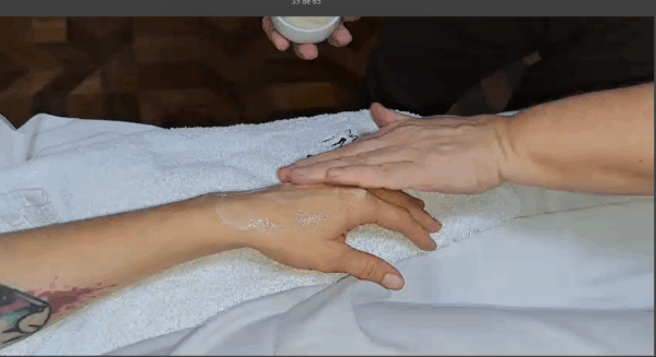 Hidratação profunda aromática de pés e mãos