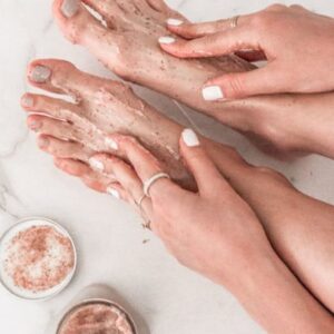 Hidratação profunda aromática de pés e mãos